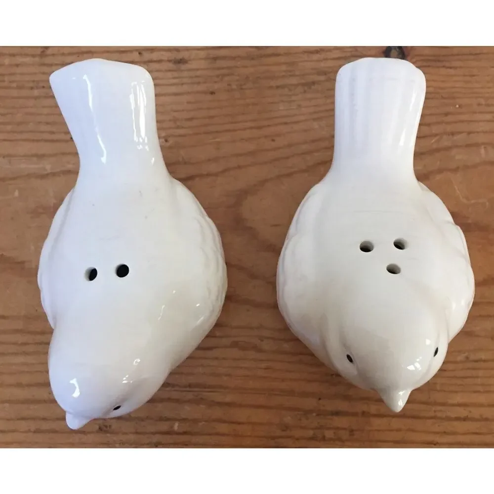 Vtg Pier 1 Imports Birds Chickadees Ceramic White Glazed Salt Pepper Shakers